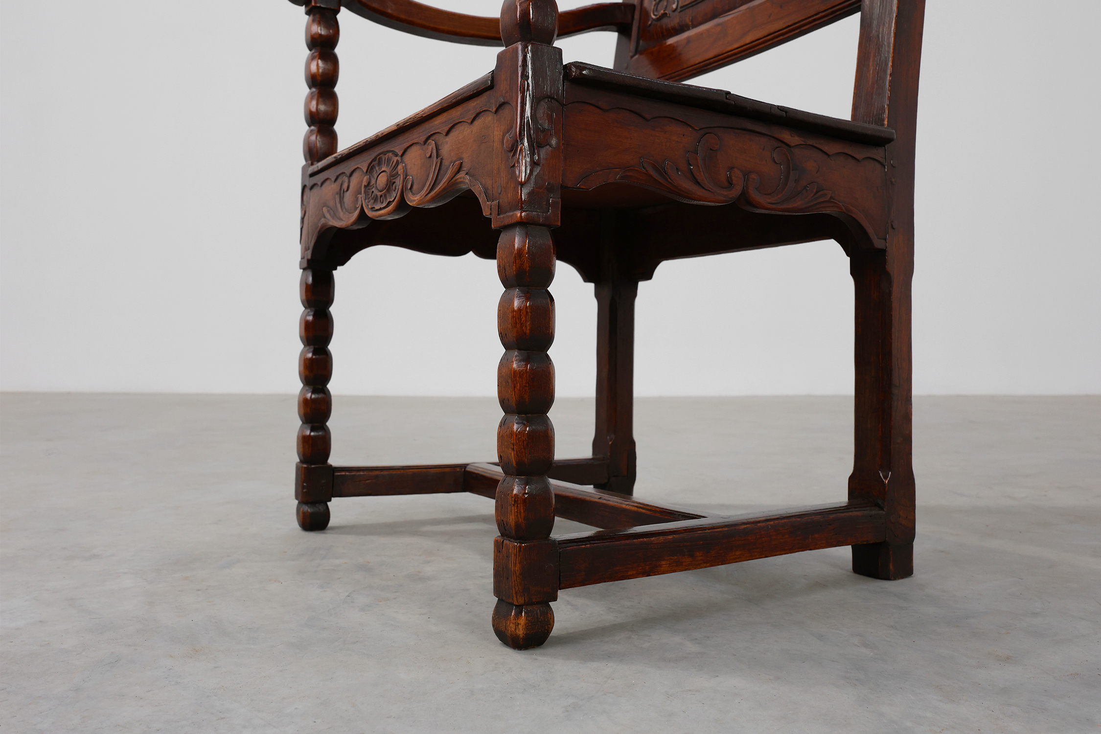 18th Century Liège Armchair in hand carved Oak, Belgiumthumbnail